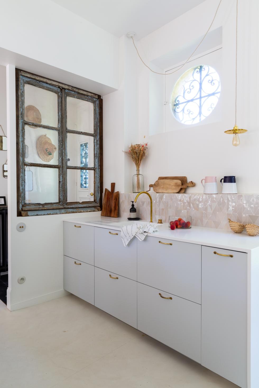 La cuisine Gris nuage de Quitterie de Pascal.