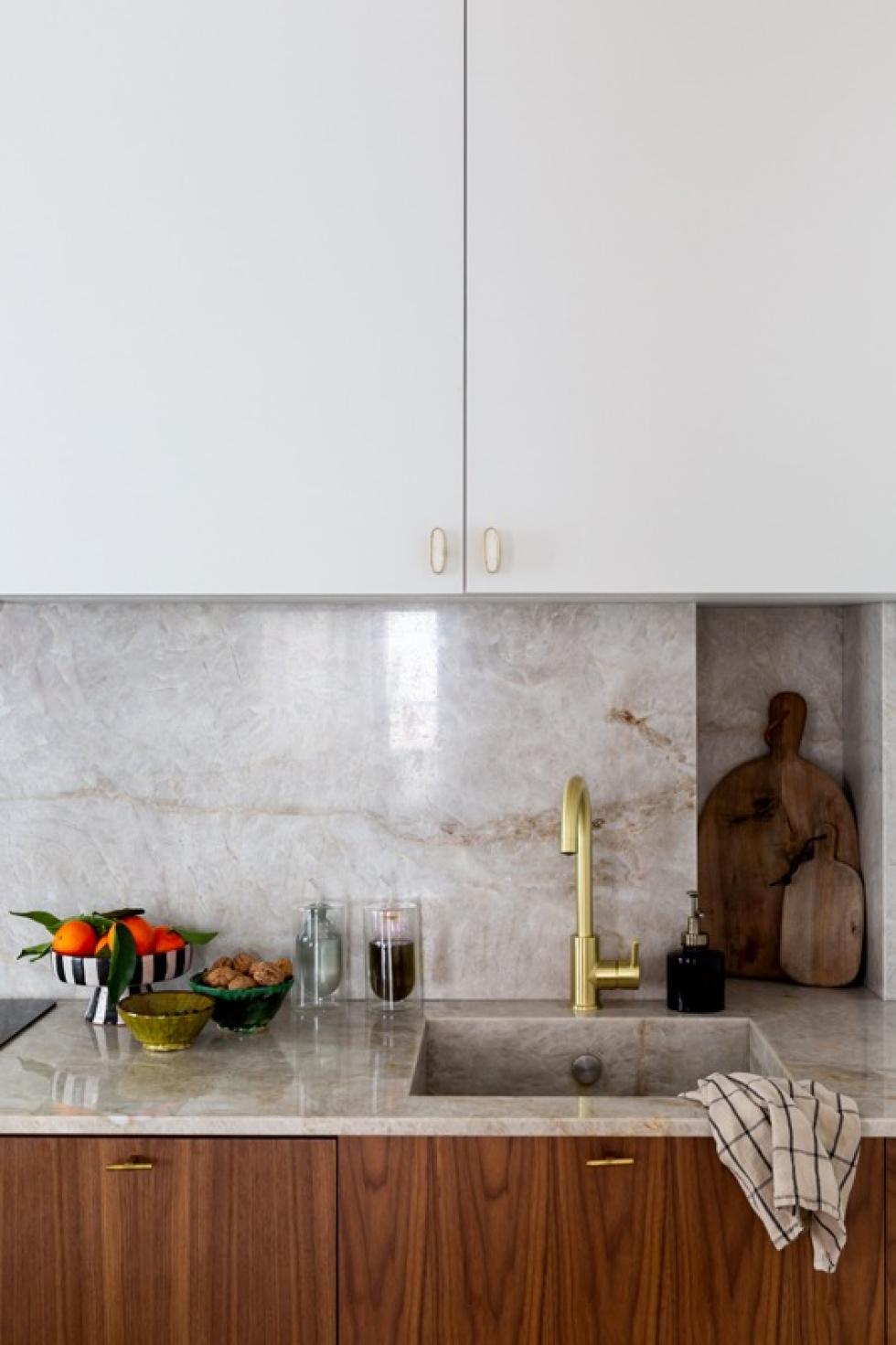 Cuisine noyer plan de travail granit