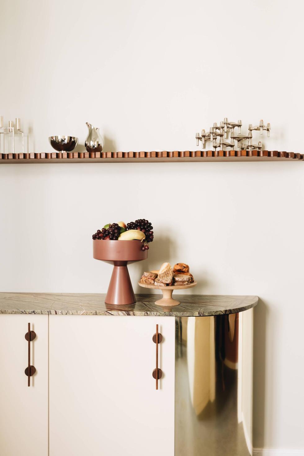 Tanja's Sable kitchen, brass details