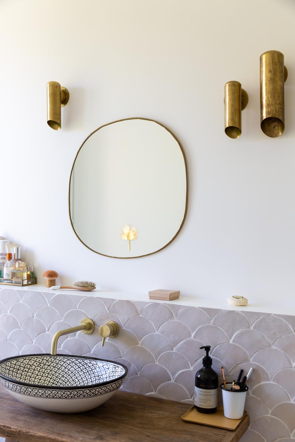 Badezimmer von Quitterie de Pascal, Zelliges Mosaic Factory, Gewachster Beton Cocomilk bei Mercadier