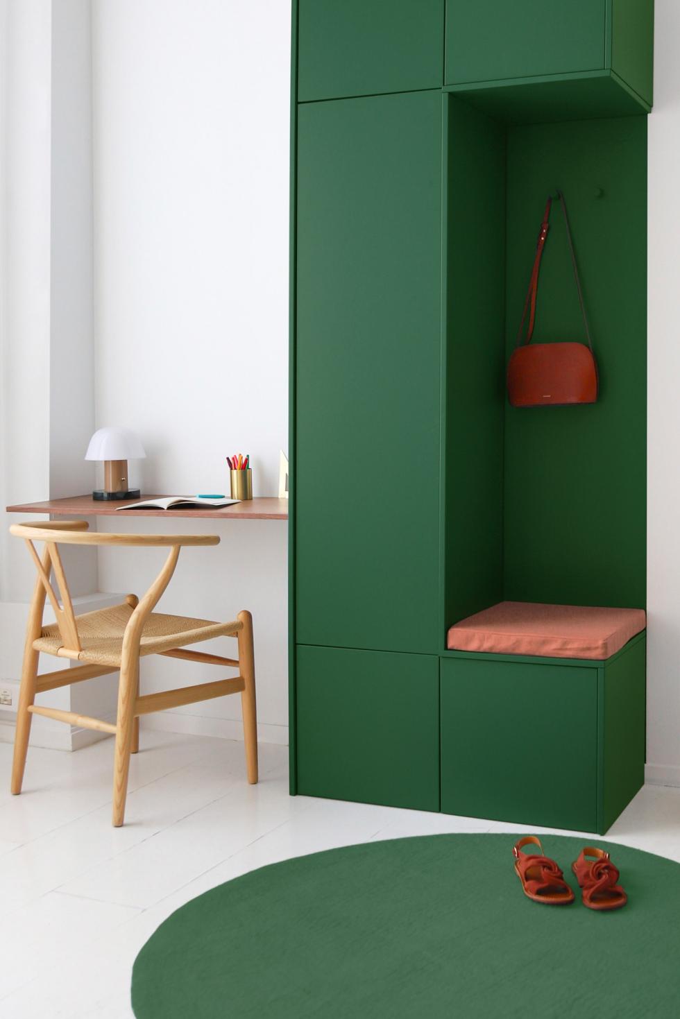 Projet réalisé avec nos façades lisses et panneaux de finition en laque mate Jungle