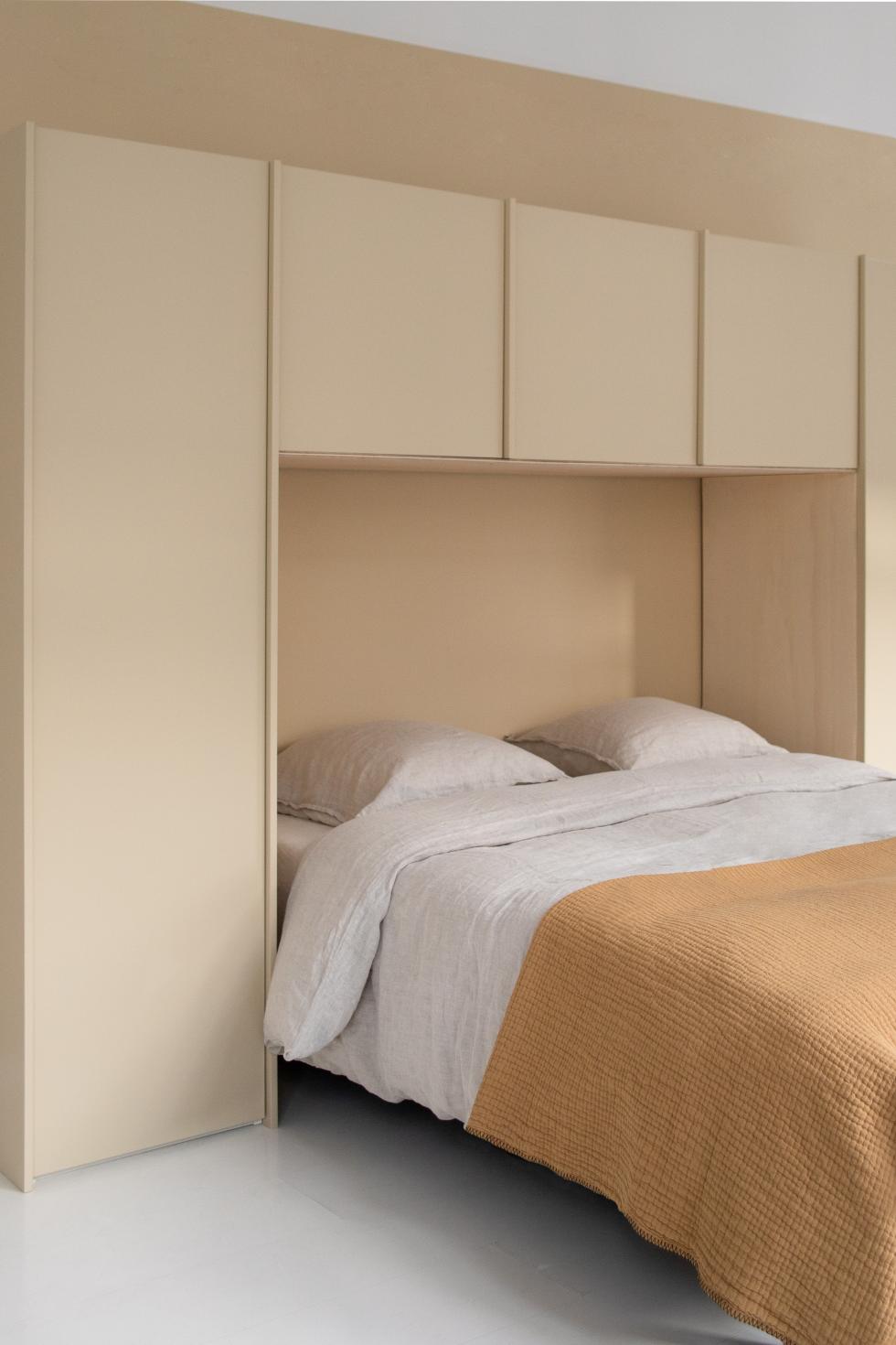 tête de lit trousse jaune