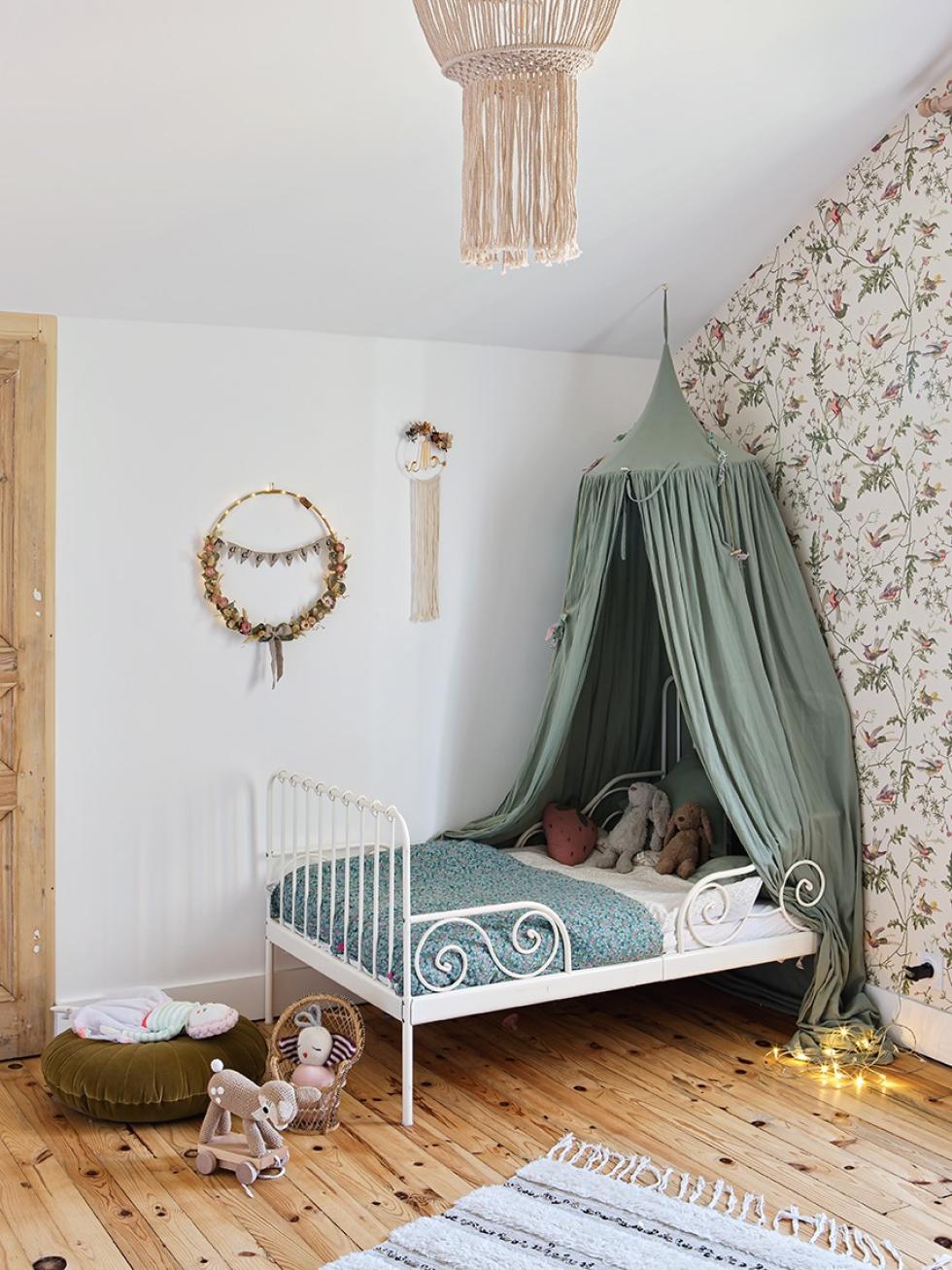 Chambre enfant ciel de lit