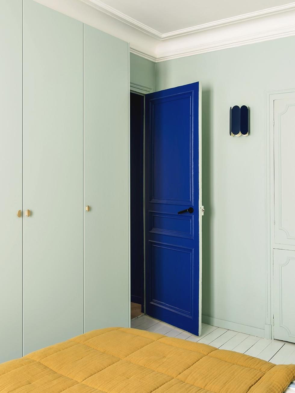 Projet Plum Living réalisé avec des façades en laque mate Amandier grisé