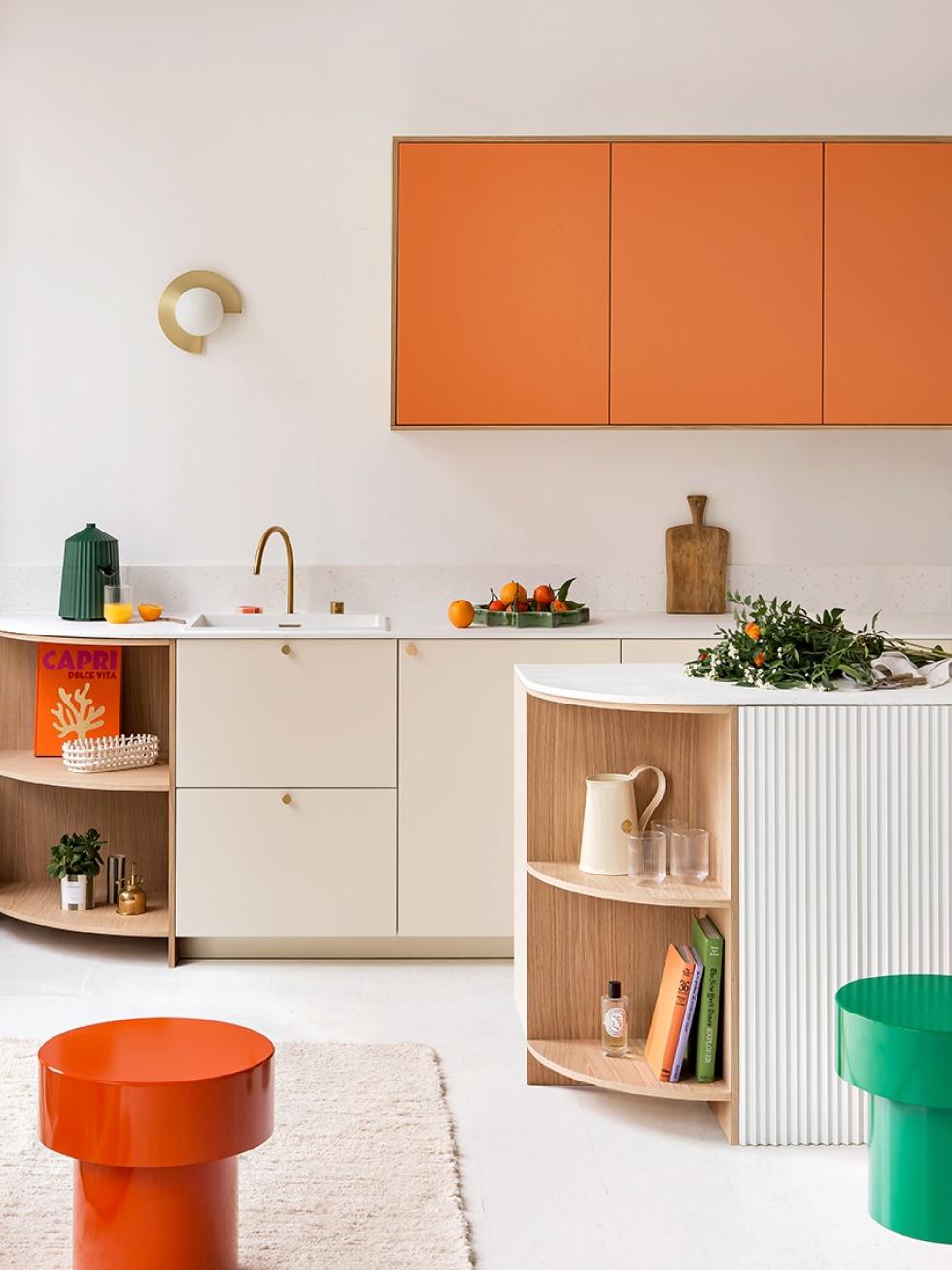 Cuisine Oranger, Ivoire et Chêne naturel, avec détails en laiton