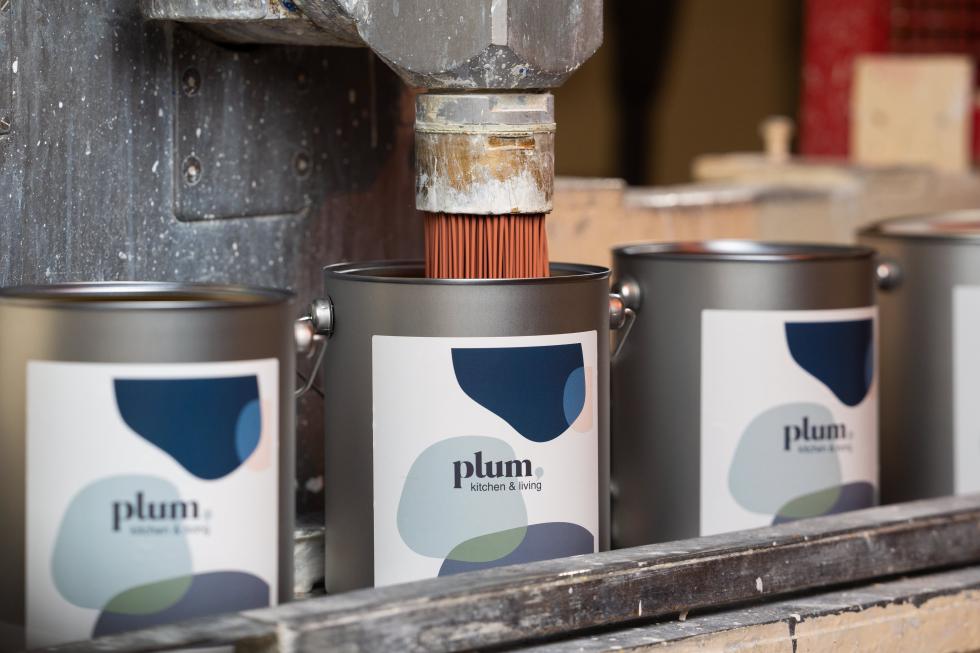Fabrication de peinture Plum Living dans les ateliers de Ressource