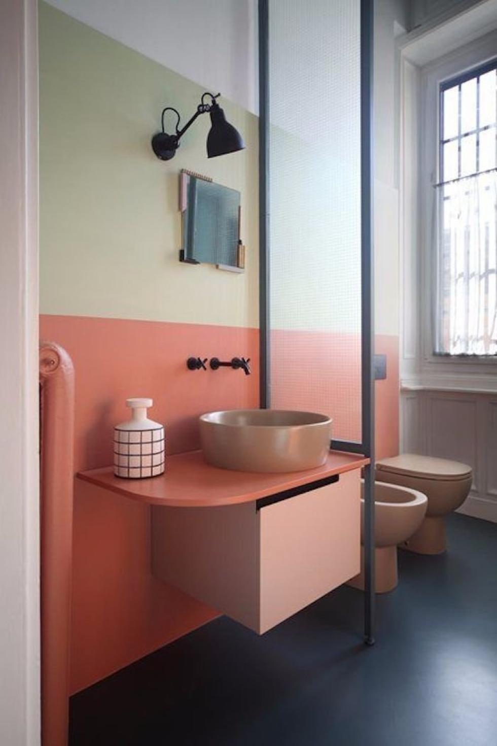 Salle de bain colorée