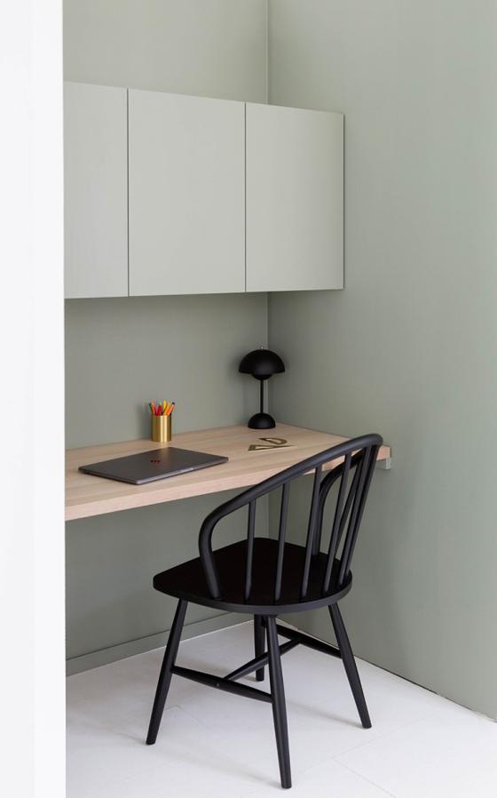 Büro zwischen zwei Wänden