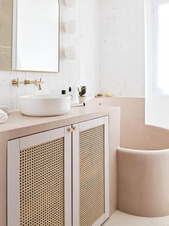 Salle de bain cannage rose