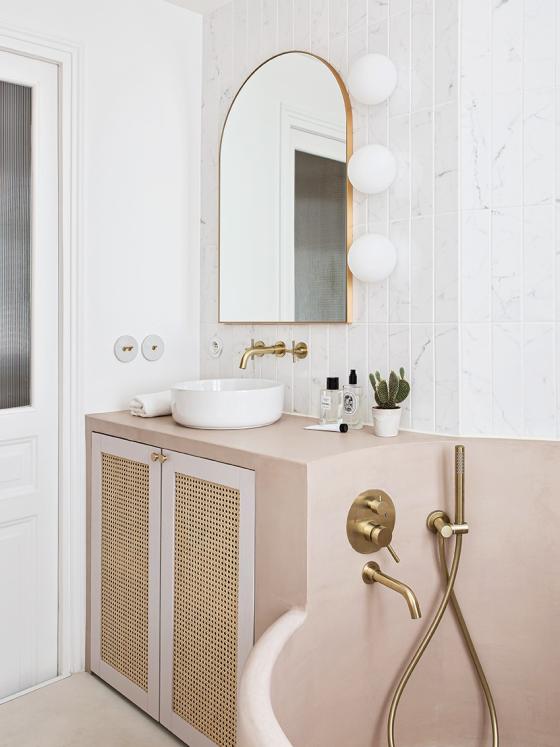 Salle de bain cannage rose