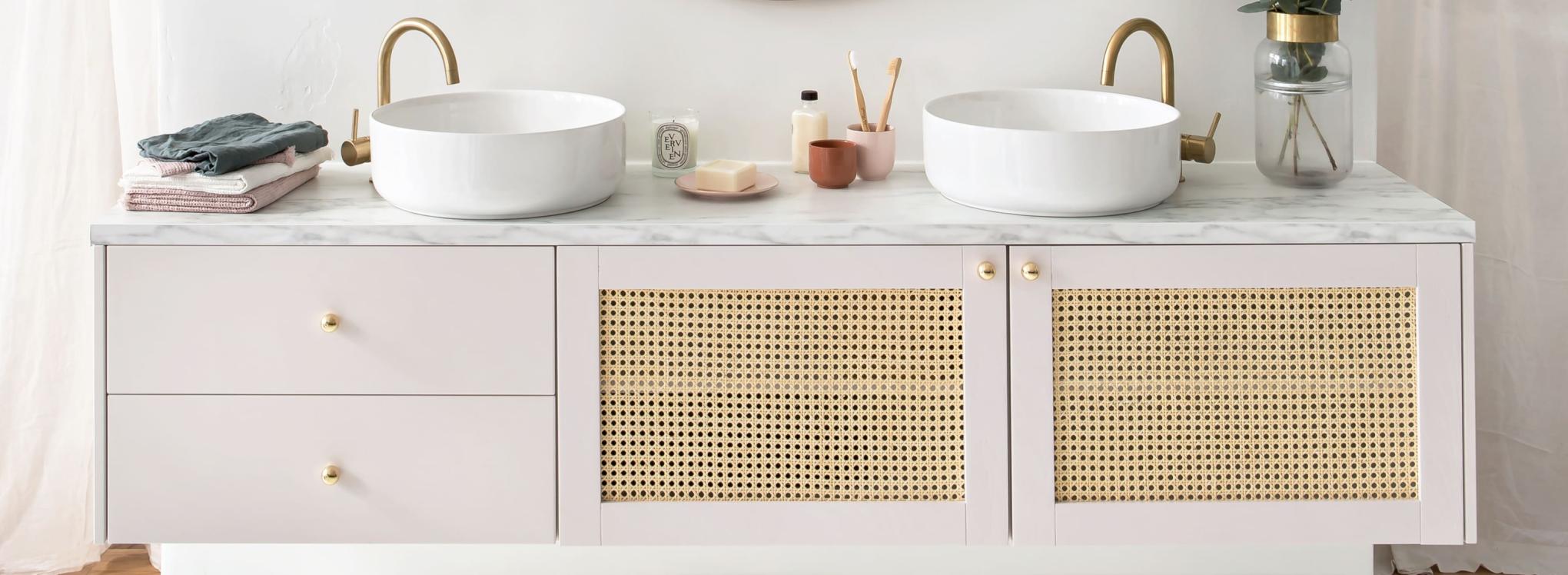 Salle de bain cannage beige rosé