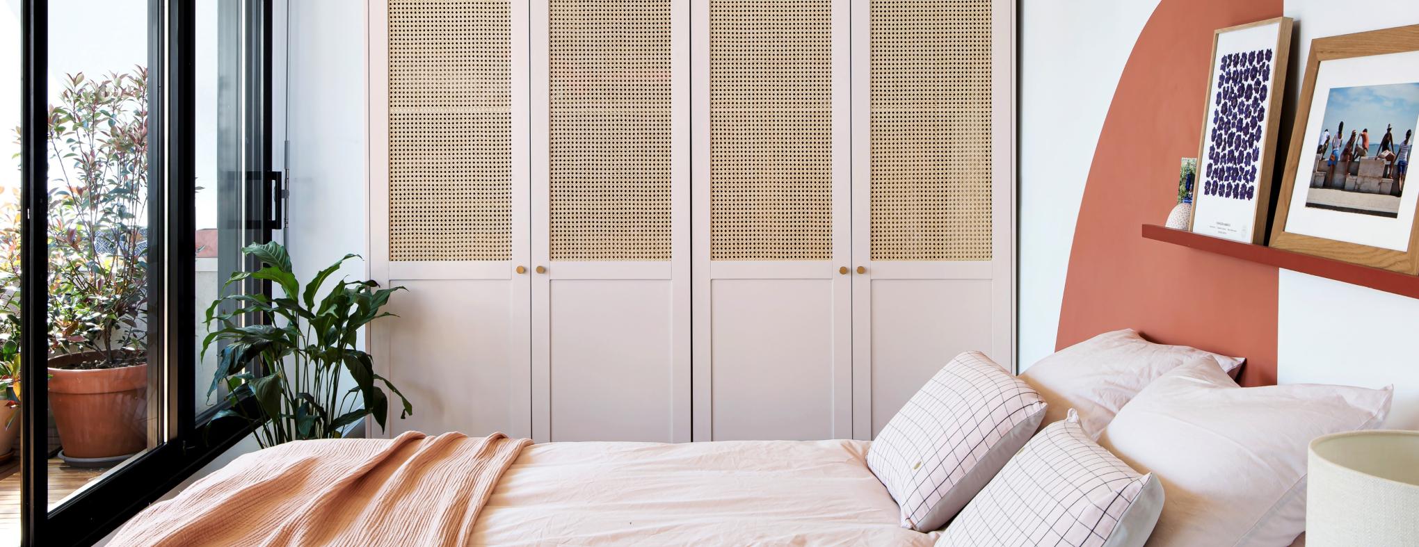 Blauer Kleiderschrank