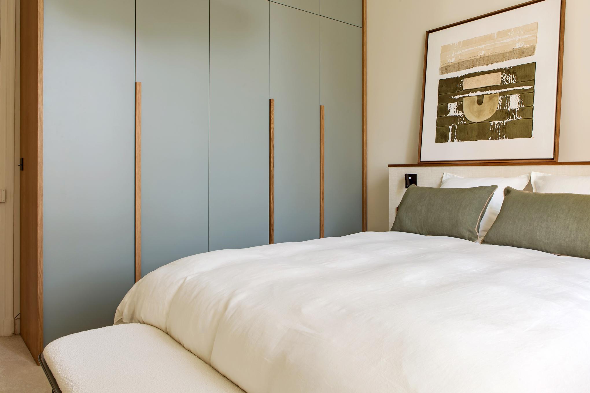 Un dressing toute hauteur pour la chambre