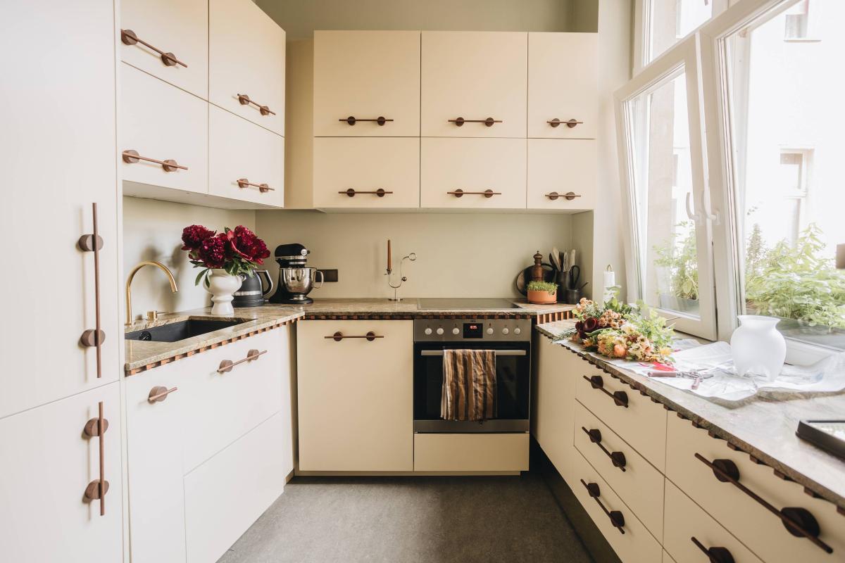 Eine Plum Living Küche in dem wunderschönen Charlottenburger Lietzensee-Kiez in Berlin.