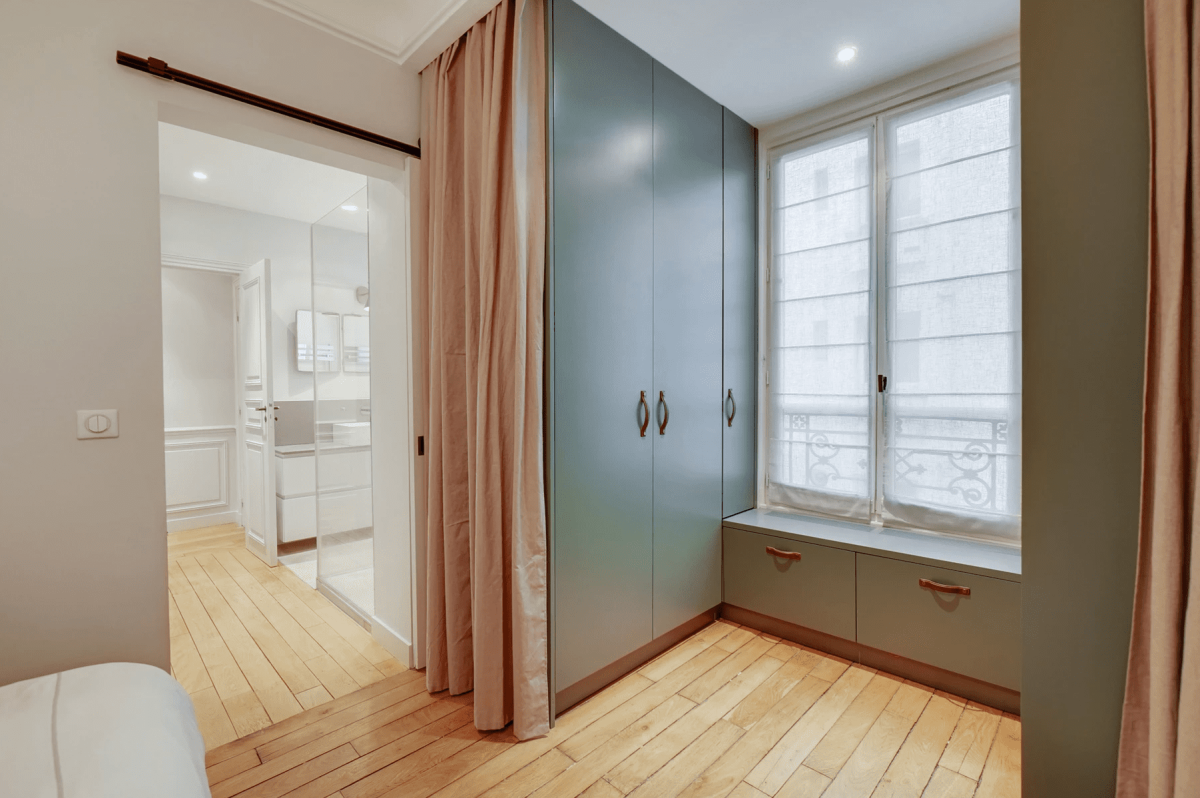 Mit eingerahmtem Fenster