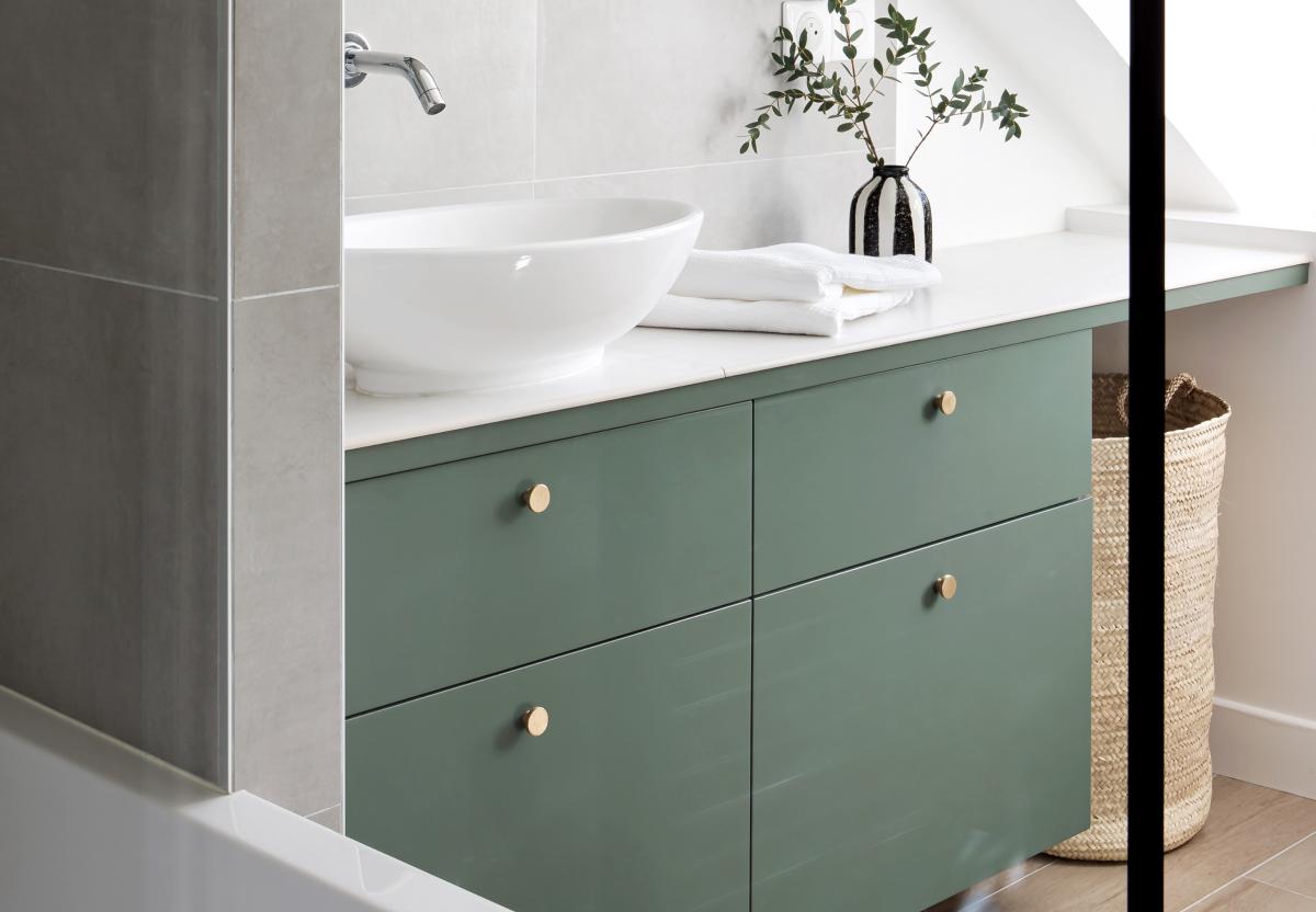 salle de bain vert de gris